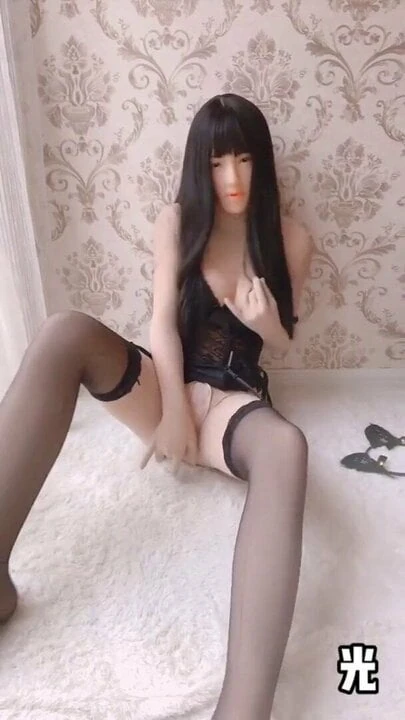Kigurumi masturbates