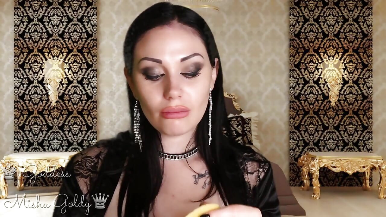 ¡Poneré tu pequeño cuerpo sabroso encogido entre dos rodajas de queso! Devorar fetiche