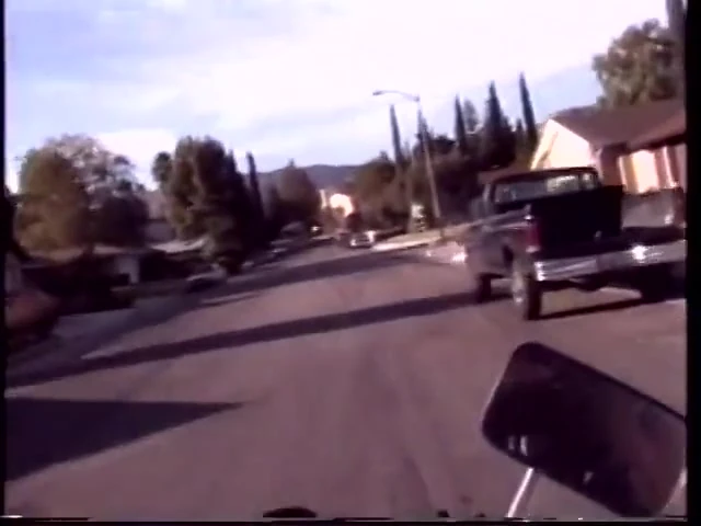 Olgun motorcu sürtük Jordan Lee domalıyor ve amını arkadan siktiriyor