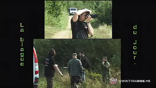 Hinter den kulissen erwachsenenfilm-shooting mit blondine und brünette