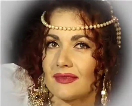 Jessica Rizzo in a walk in time scene 02