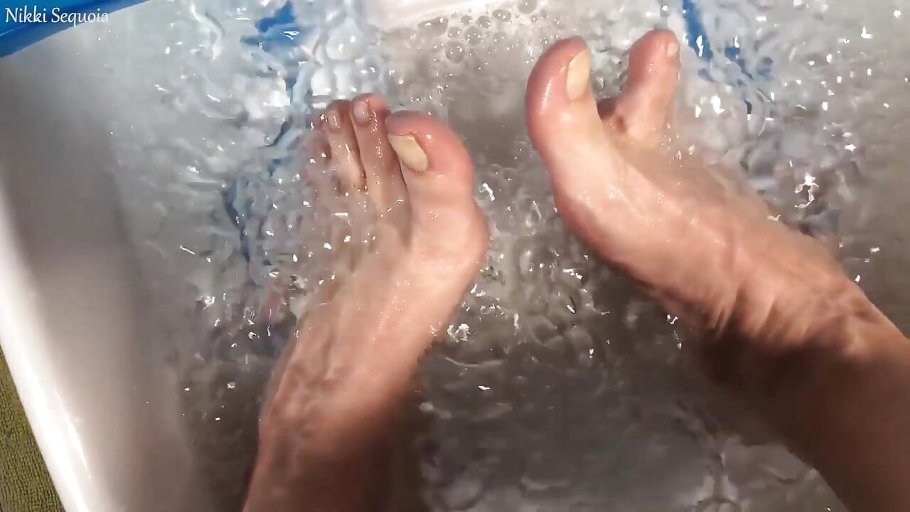 Foot Soak Toe Wiggle