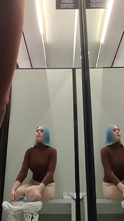 Risky masturbation in a fitting room in a mall. I wanted to take a risk and get a quick orgasm by fucking myself in the fitting | Clip 1