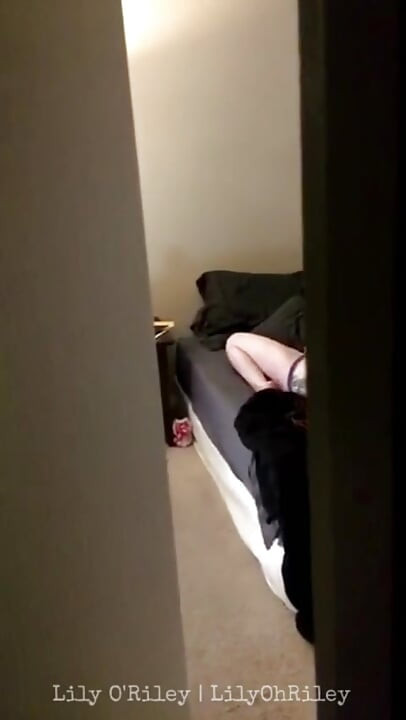 나를 촬영한 룸메이트 베개 펌핑!