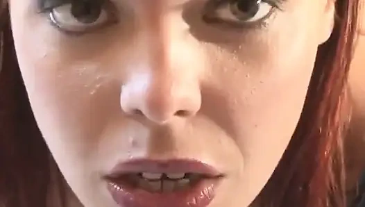 Cewek domme yang lagi merokok bilang, entot kontol ini