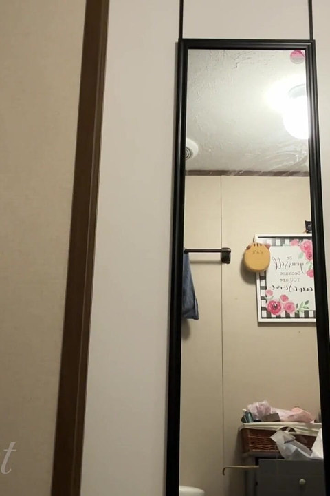 Satışta - duvarımda uç: kesilmemiş ve filtrelenmemiş: 11 dakikalık sallıyor, dans ediyor ve göbek baring eğlencesi - kabarık yok, sadece aksiyon! Bon