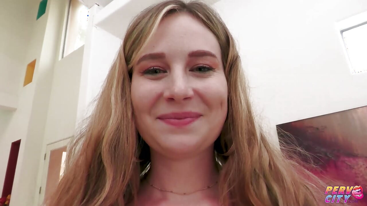 Sexy Nová blonďatá macecha Oděsa Bell šuká velkého čůráka latinoameričanky