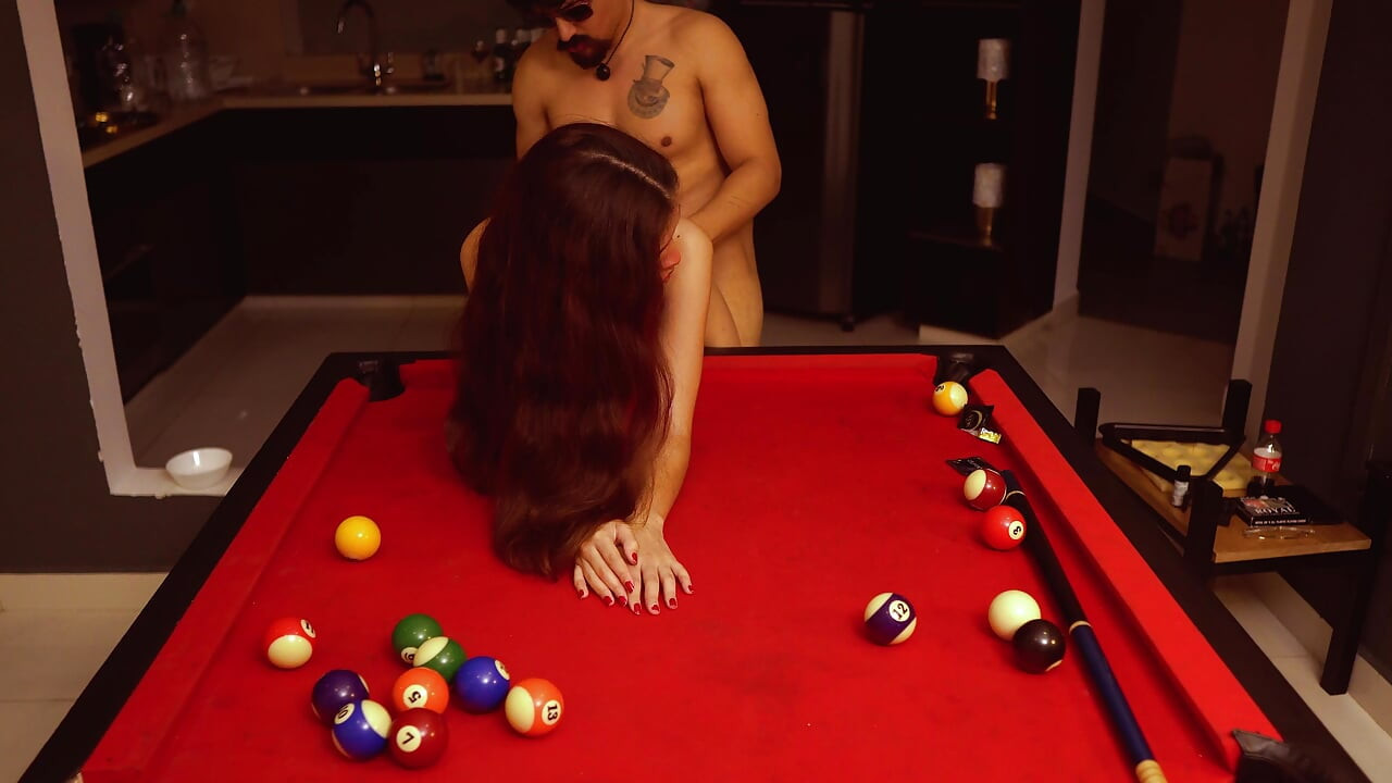 Drolja mi priđe dok igram bilijar, mi se jebemo upravo tamo
