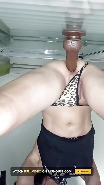 シーメールが激しくセックスした