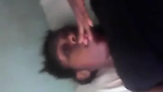 Возбужденная PNG девушка играет и трахает пальцами киску - PNG порно видео