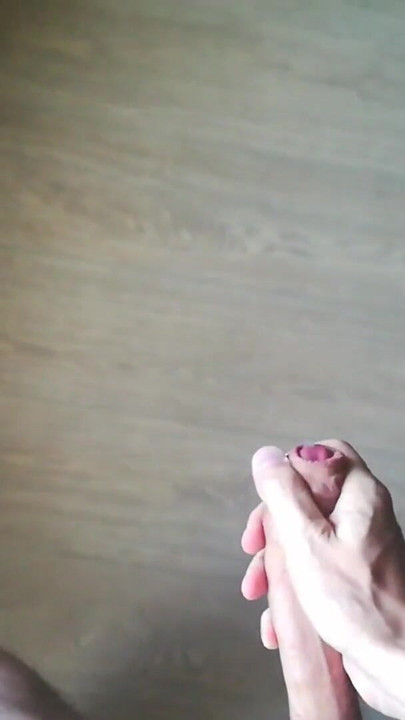 "POV 대물 자지 자위로 정액을 빨아주는" 스릴 넘치는 순간