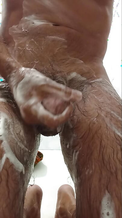 Solo beautiful big all in foam, unpleasant hand masturbation!