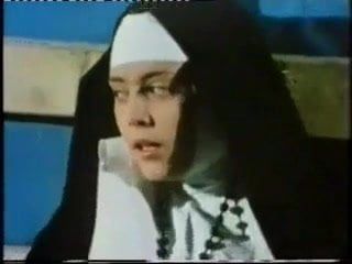 Pn freira recebe uma carona para sua mãe superior!