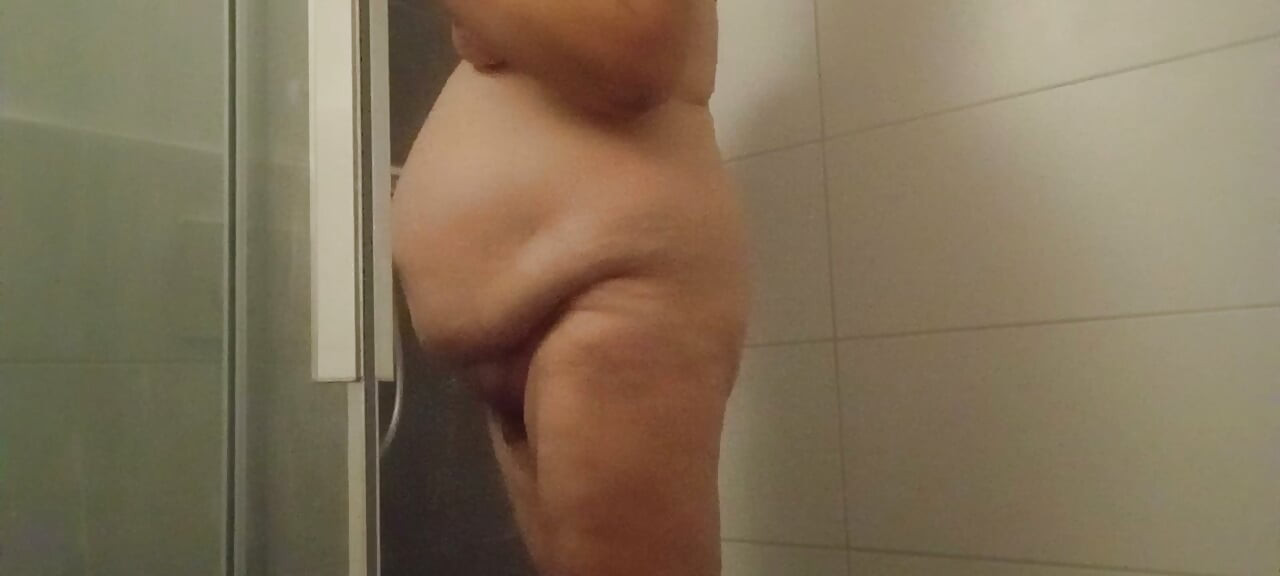 Mature BBW Eva Pur làm cái bụng bự của mình rung bần bật