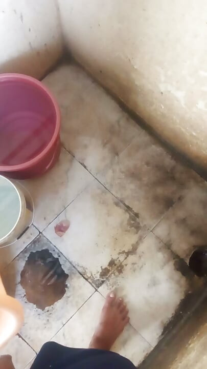 Masturbiranje sam u kući