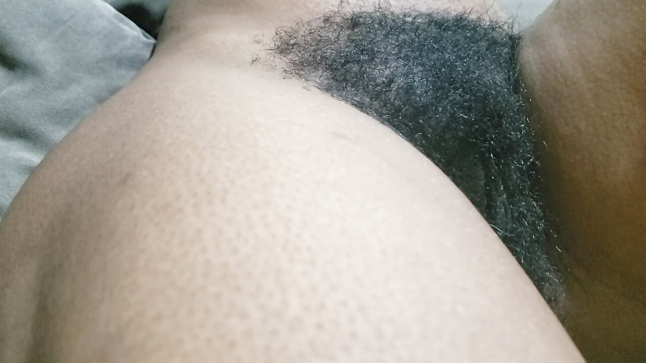 Pizdă foarte păroasă Show mama vitregă are un nud erotic