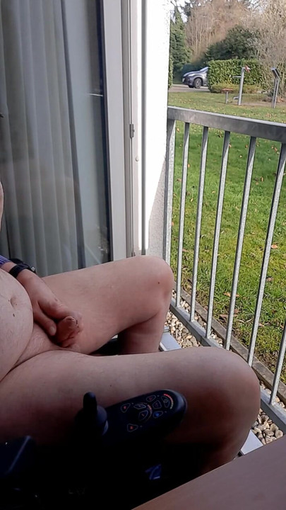 Fumando na janela aberta