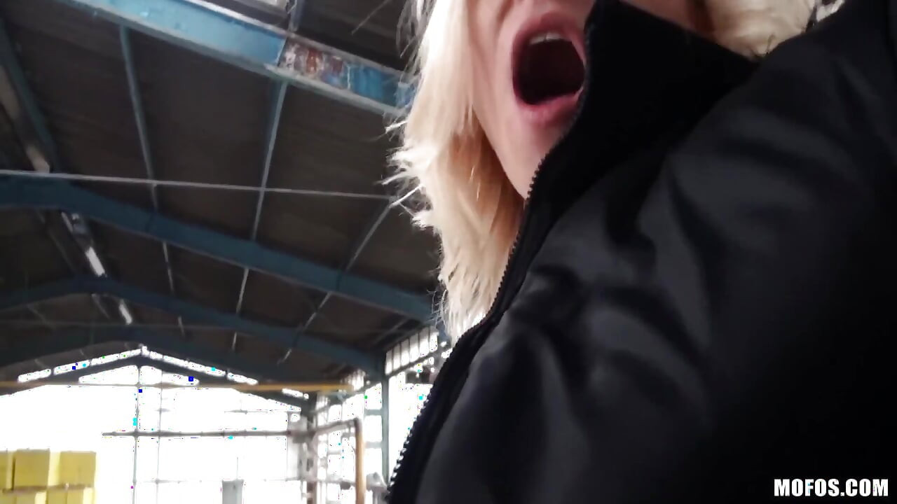 Public Pickups - Hot Blonde Amateur Linda Ray Fucks for Some Spending Money
