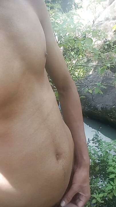 Bhabhi ne apne devar ko apne room mein bulaya sex ke liye jab unke pati ghar par nahin the bhabhi ne apne devar ke sath