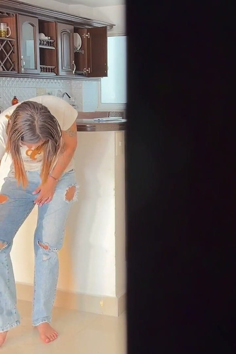 Tôi tự đi tiểu bí mật khi biết rằng bạn nhìn thấy tôi