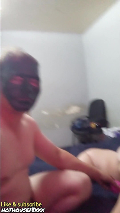 두 자지 (바이브레이터)를 동시에 빨고 보지에 분홍색 진동기를 받는 Stacy | 흑인 대물 자지와 섹스하는 흑인 대물