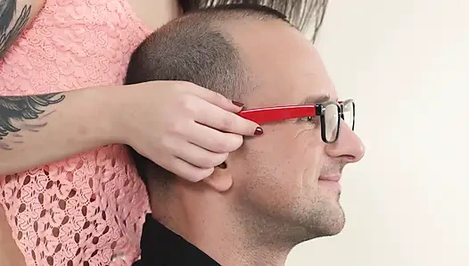 Super heißes teenager-mädchen hat harten sex mit 2 hübschen typen