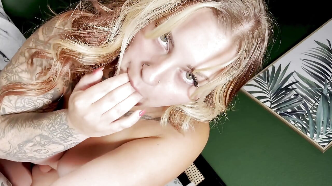 Fodendo irmãos, amigo rico: cuspir na minha boca enquanto você me fode