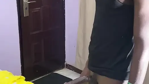 Canavarların yarağının üzerine boşalıyor
