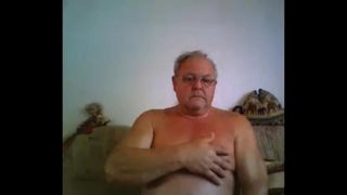 Opa sloeg op webcam