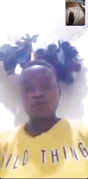 Coño peludo juega en video chat