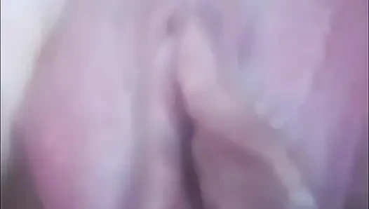 Cowok ini pamer kerangnya - close up