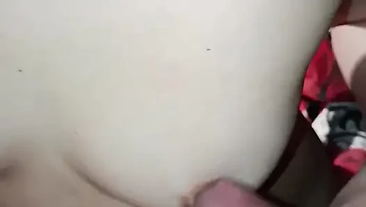 Aku lagi asik muasin pentilku pakai kontol besar ini