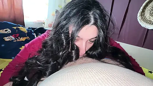 Это твой первый минет? Я буду сосет этот оконечник медленно, и я заставлю тебя кончить жестко!