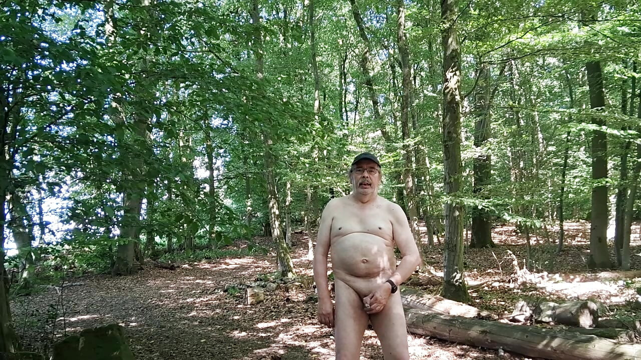 Wolly jerking off outdoors