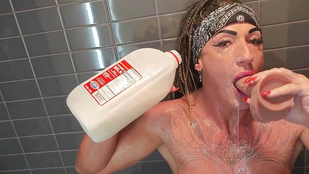 我用牛奶洗澡做爱