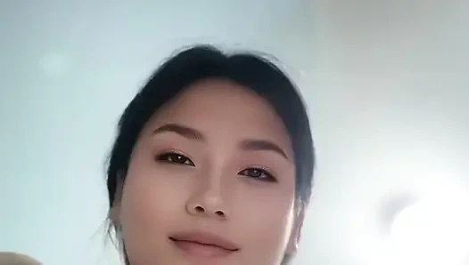 Istri tetangga lagi pamer toket besarnya