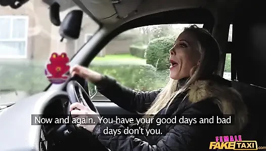 Fake taxi - koşucu arka koltukta sert bir şekilde cezalandırılıyor