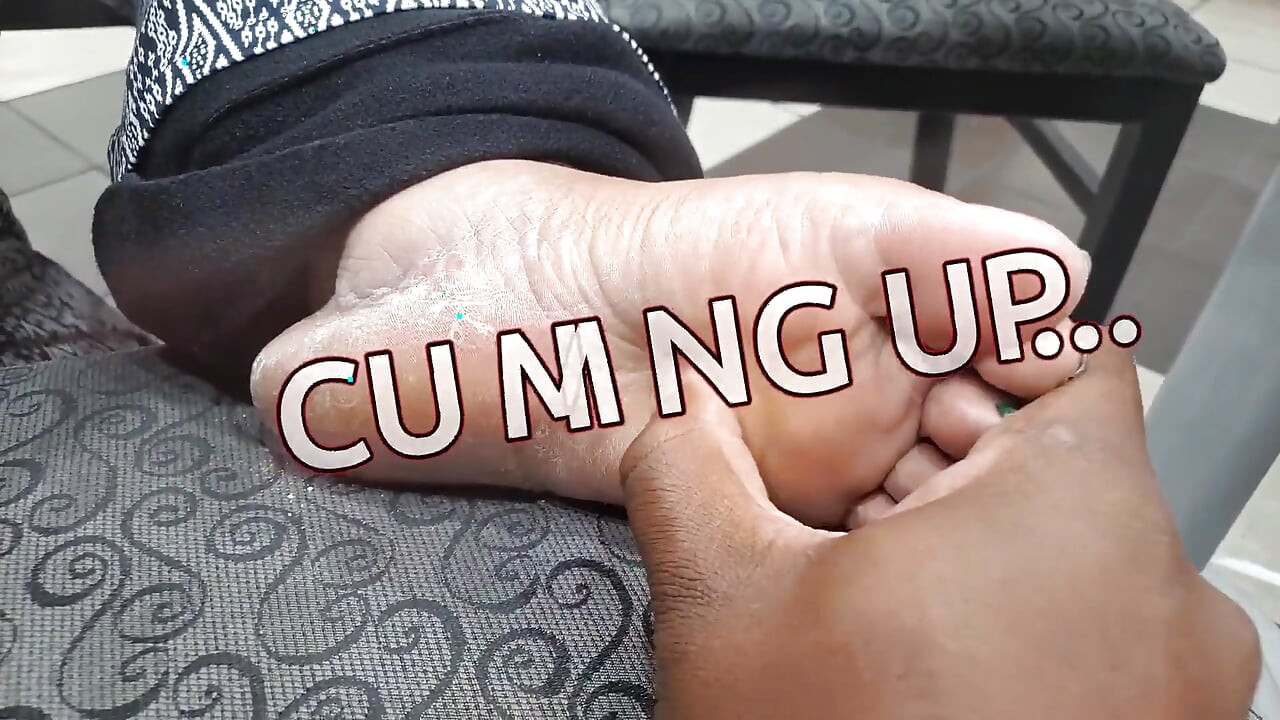 Kelly's Meaty Soles Rubbing Meet up