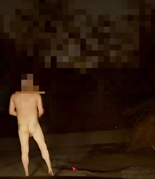 Caminata desnuda en la calle