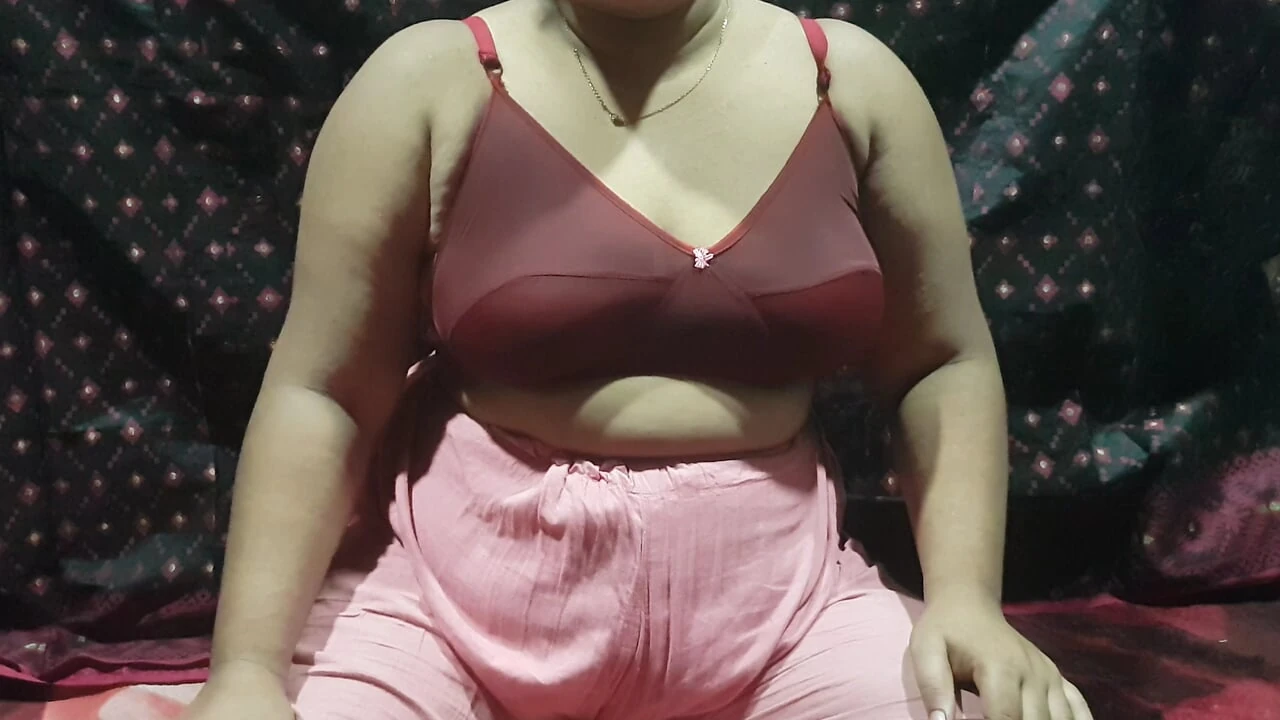 德西 bhabi 大奶子表演。胸部玩耍