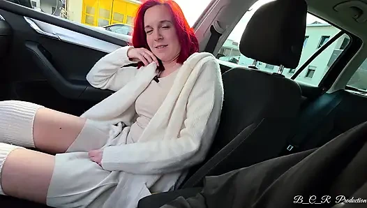 Bunu yapmaya cesaret edemediğimi söylüyor. Bahse girerim araba yıkamada kayboldu!