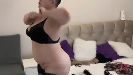 Seksi kıyafetlerle giyiniyor, amcık sikişi, büyük götlü orta yaşlı seksi kadınlar