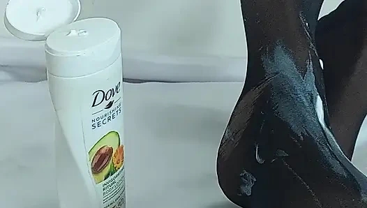 ЧЕРНЫЕ КОЛГОТКИ С БОЛЬШИМ КОЛИЧЕСТВОМ КОСМЕТИКИ