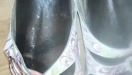 Sepatu birkenstock diproses