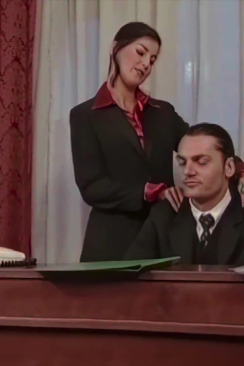 他们先聊工作, 然后进办公室