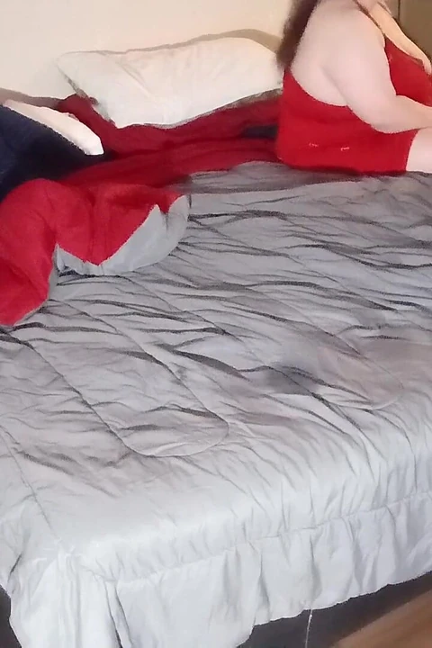 Sepanjang jalan ke bawah ini bagaimana awak menghisap batang lelaki awak