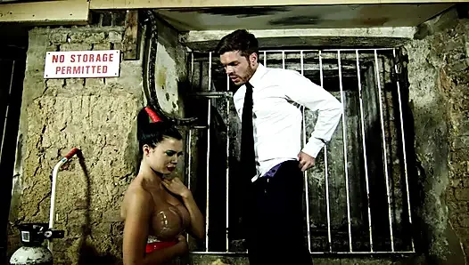 Bintang porno Prancis terkenal diikat dan disetubuhi dibungkus nilon