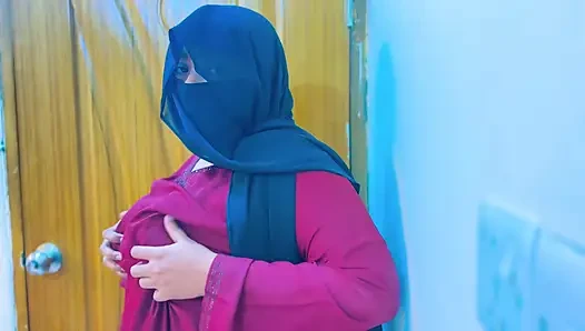 Egyptian Hot Maid Gets Super Horny & Start Masturbat in Office Room & Boss Start Handjob by Saw Her