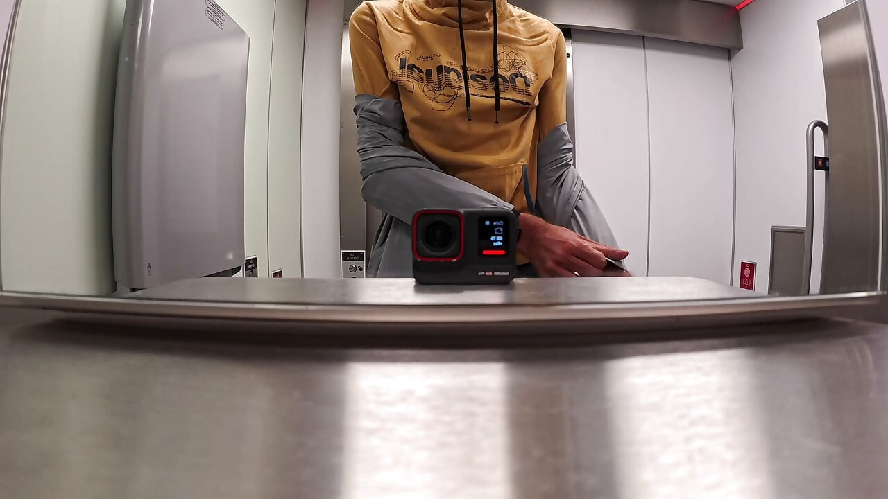Wixxing in the public toilet