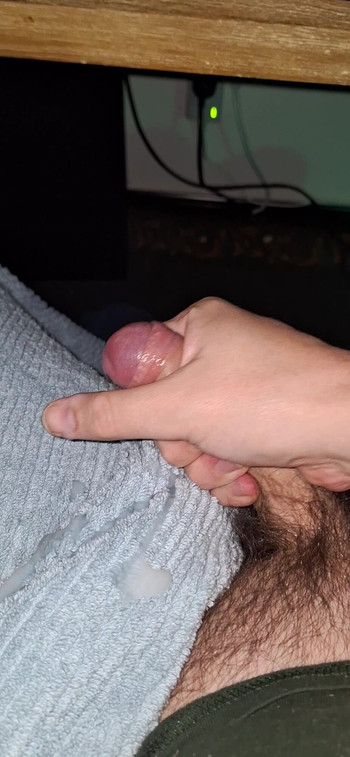 Huge cumshot from aussie uncut cock